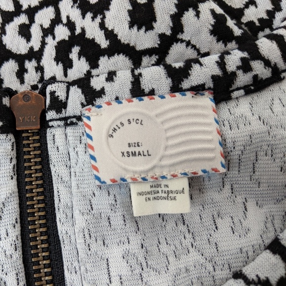 Postmark (Anthropologie) black & white print top - Picture 6 of 6